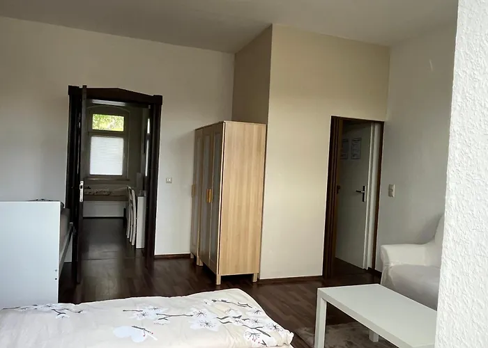 Monteur-Pension W8